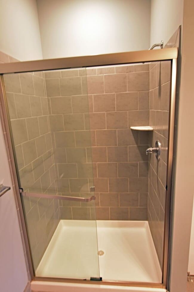 Building Photo - 3-Bedroom, 2-Baths, 1350 SF condo-style apartment, Upper Unit in Shelby Township.