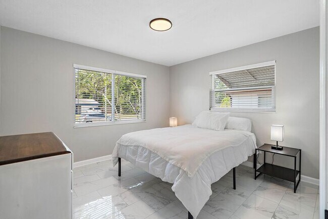 Building Photo - 10511 53rd Ave N