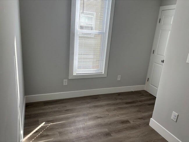 Building Photo - 1427 Wall St