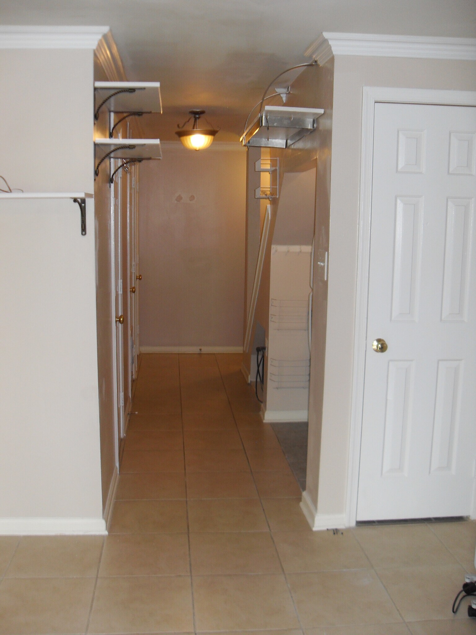 hall way to bathroom/laundry rm/lg backroom - 3081 McGrane Ct