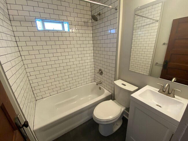 Building Photo - Fully Remodeled House!