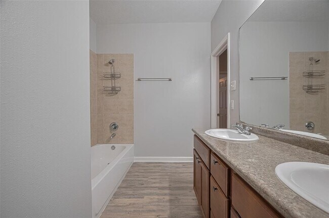 Building Photo - 5009 Willow Point Dr