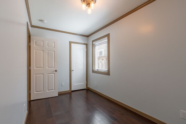 Building Photo - 3 Bed / 2 Bath San Bruno charmer is ready ...