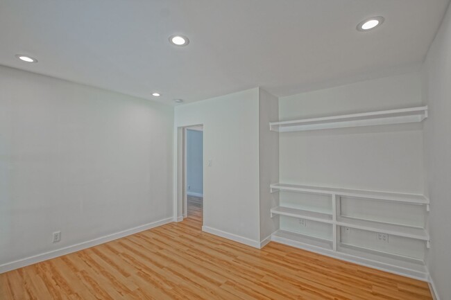 Building Photo - Completely Remodeled, Bright & Airy, 2BR1....