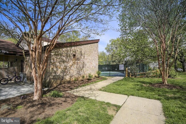 Building Photo - 421 Christopher Ave