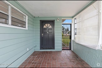 Building Photo - 436 N Oleander Ave