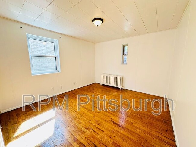 Building Photo - 6517 Rosemoor St