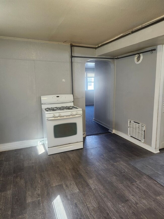 Building Photo - 2562 S 9th St