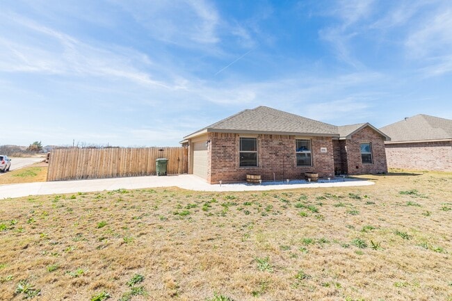 Building Photo - 6866 Jennings Dr