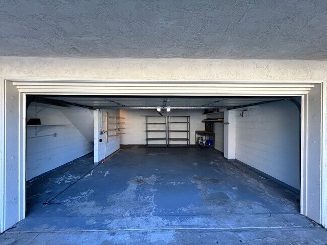 Building Photo - Beautiful 2BD/2.5 BA W/ Attached Garage, AC, and In-Unit Laundry in Pacific Beach!