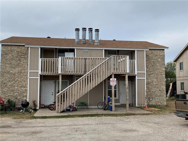 Building Photo - 10212 Brownie Dr