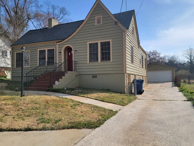 Building Photo - Charming Craftsman in the Heart of Atlanta...