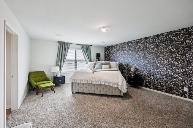 Building Photo - 1927 Churchill Downs Dr