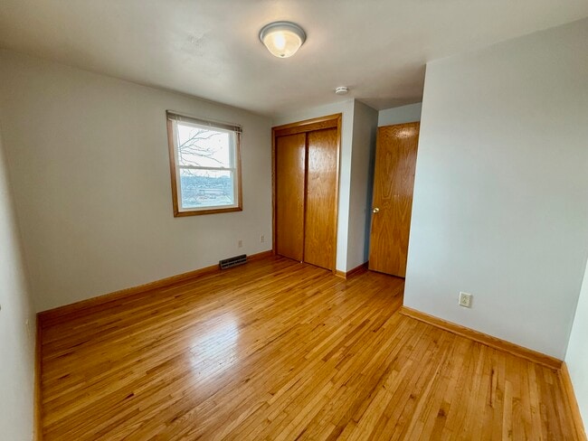 Building Photo - 912 Waterloo Rd