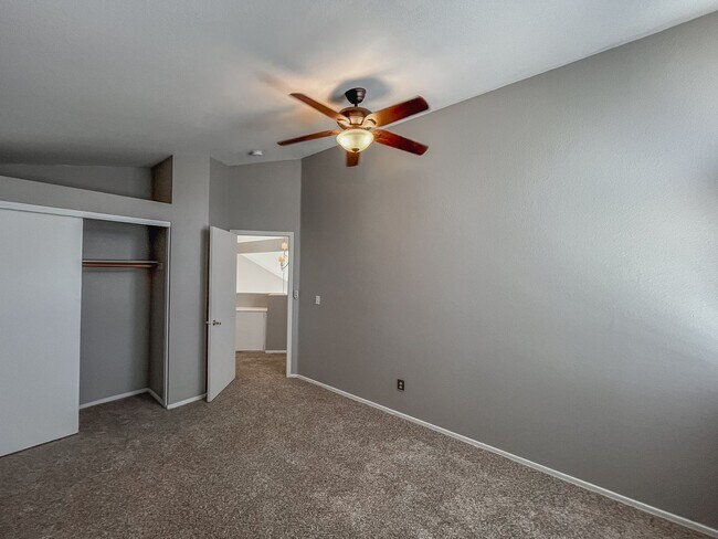 Building Photo - Spacious 4-Bedroom Home in Prime Green Val...