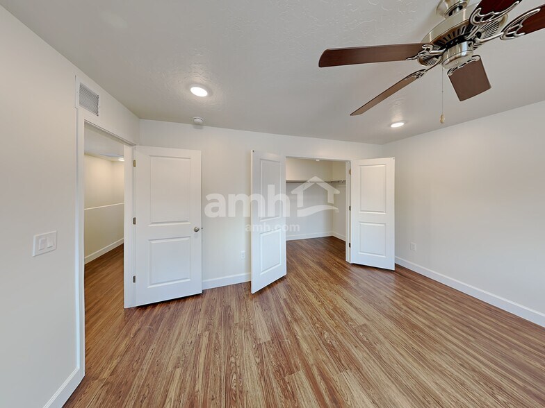 Building Photo - 6768 N Silver Gate Dr