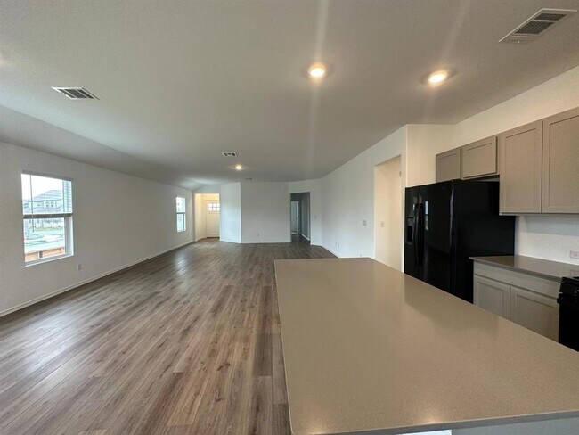 Building Photo - 346 Carmello