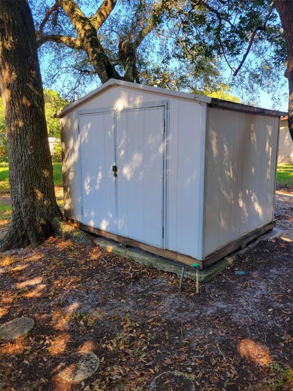 Building Photo - 550 Pent St