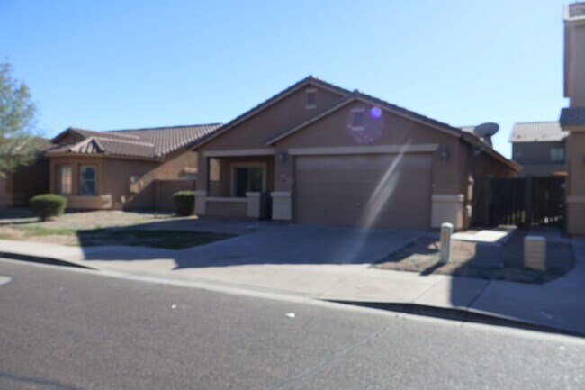 Building Photo - Remodeled 4 Bed 2 Bath Home.