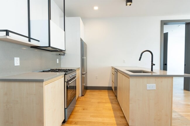 Building Photo - 424 Arlington Ave