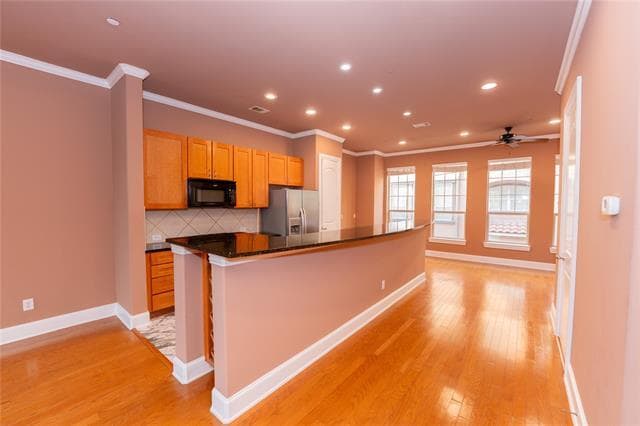 Building Photo - 675 Senda