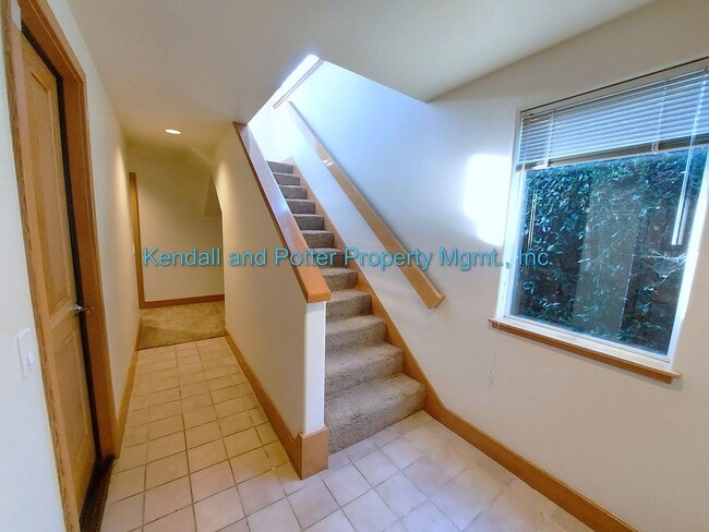 Building Photo - Unique Yacht Harbor 3bed/2bath Home with S...
