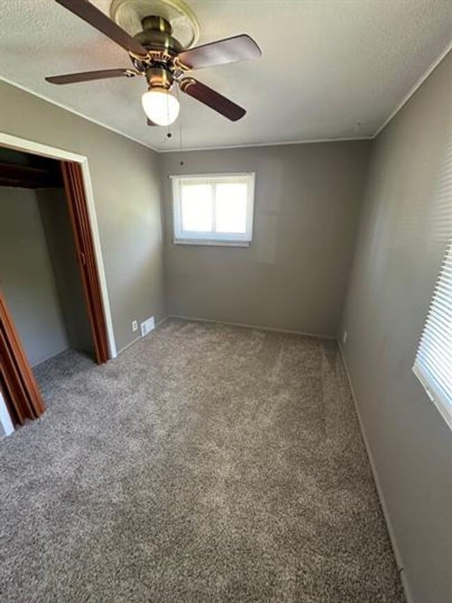 Building Photo - 1102 N Lincoln Ave