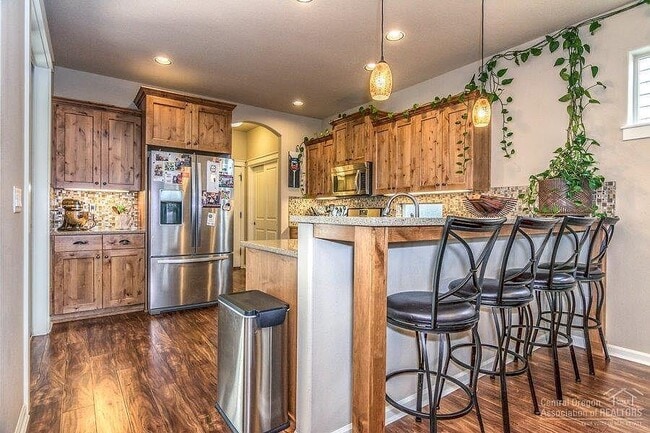 Building Photo - 20758 NE Sierra Dr