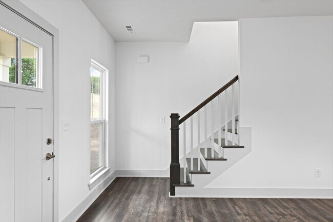 Building Photo - Four Bedroom in Madison TN