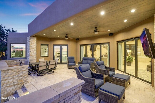 Building Photo - Beautiful custom home with backyard Oasis!