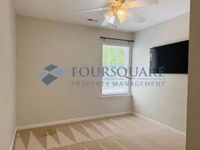 Building Photo - Spacious Ranch-Style Smart Home with Bonus Room, Sunroom , Electricity Included ! - & 2-Car Garag...