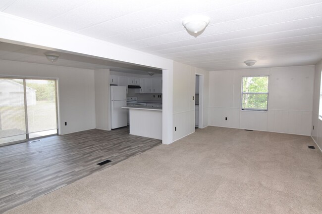 Building Photo - Spacious & Updated Double-Wide Home on a L...