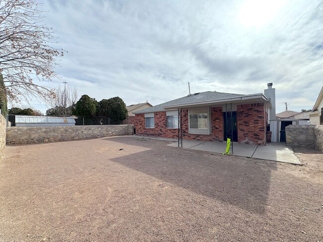 Building Photo - East El Paso 3bed/2bath  Refrig A/C!