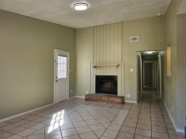 Building Photo - 1305 Bonnie Brae St