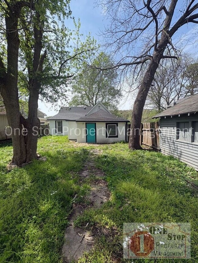 Building Photo - Gorgeous 4 Bedroom, 2 Bath in Independence!