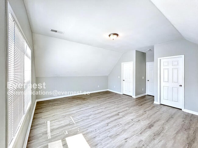 Building Photo - 997 Hubbard St SW
