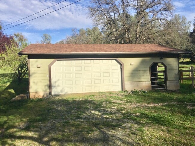 Building Photo - Completely Renovated in 2012; adorable energy-efficient Country home w/ Guest House on 1 mostly l...