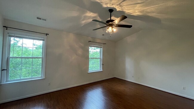 Building Photo - 4 Bed Townhome in South Stafford