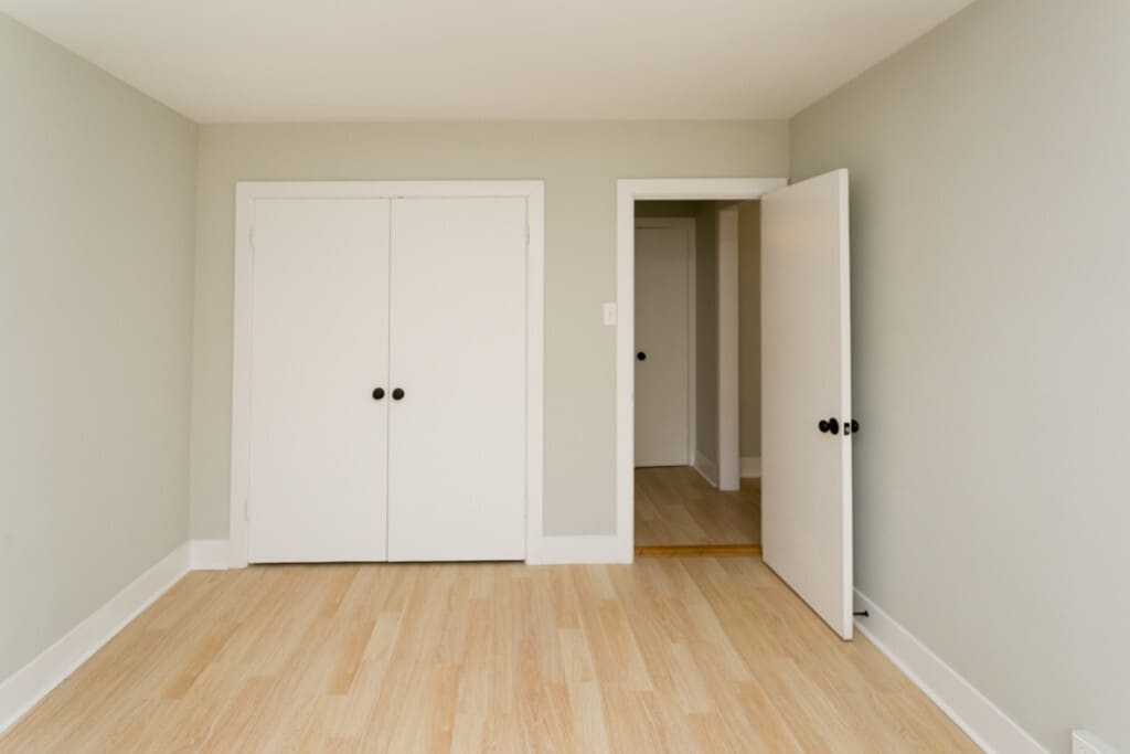 Building Photo - 450 W Wellington Ave