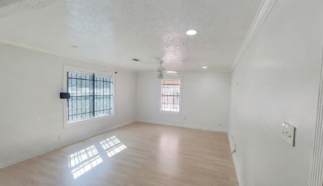 Building Photo - 941 Ashland Blvd