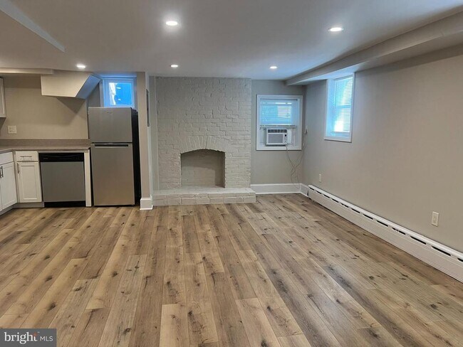 Building Photo - 2509 Cliffbourne Pl NW