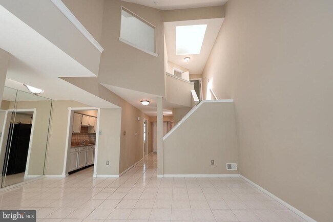Building Photo - 53 Woodlake Dr
