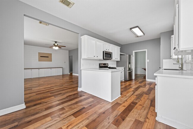 Building Photo - 232 Doncaster