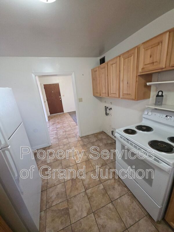 Building Photo - 1355 Elm Ave