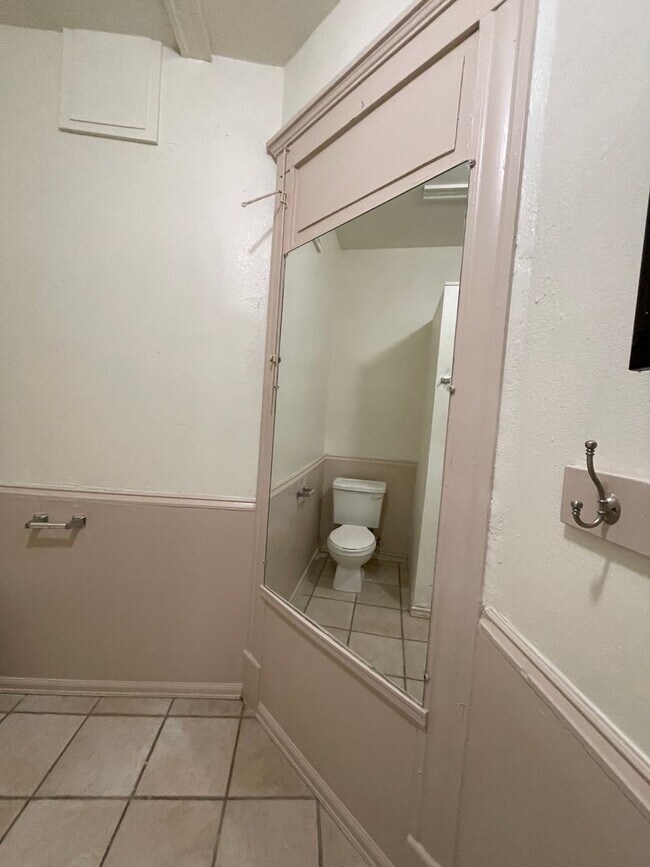 Building Photo - 207 Midway Ave