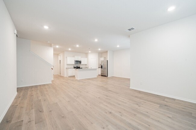 Building Photo - 2110 Thornton Dr