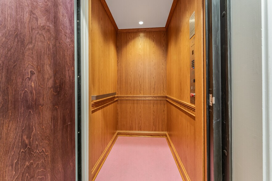 Building Photo - 16 Main St