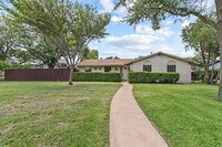 Building Photo - 2804 Royal Oaks Dr