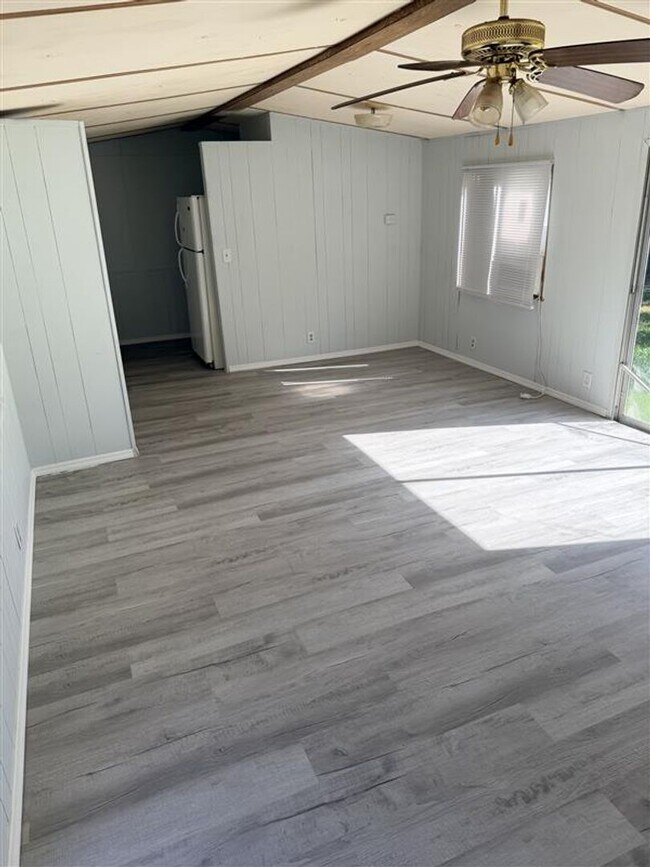 Building Photo - *RENT TO OWN* - PLANT CITY 2/1