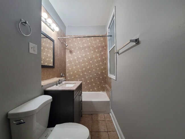 Building Photo - 7634 S Drexel Ave